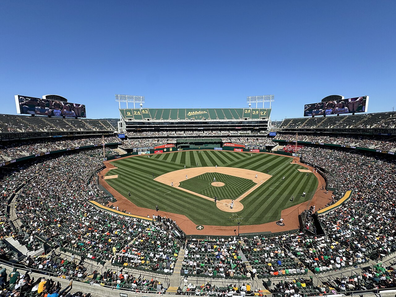 joukkuuen vanha kotistadion Oakland Coliseum. kuva wikipedia.com